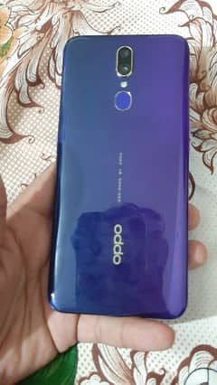 hi I am selling my oppo f11 (8/256)