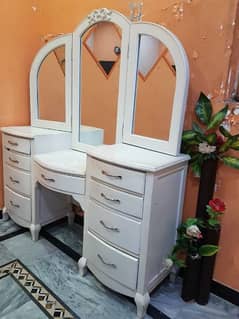 dressing table