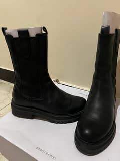 Slightly used lama boots for Sale