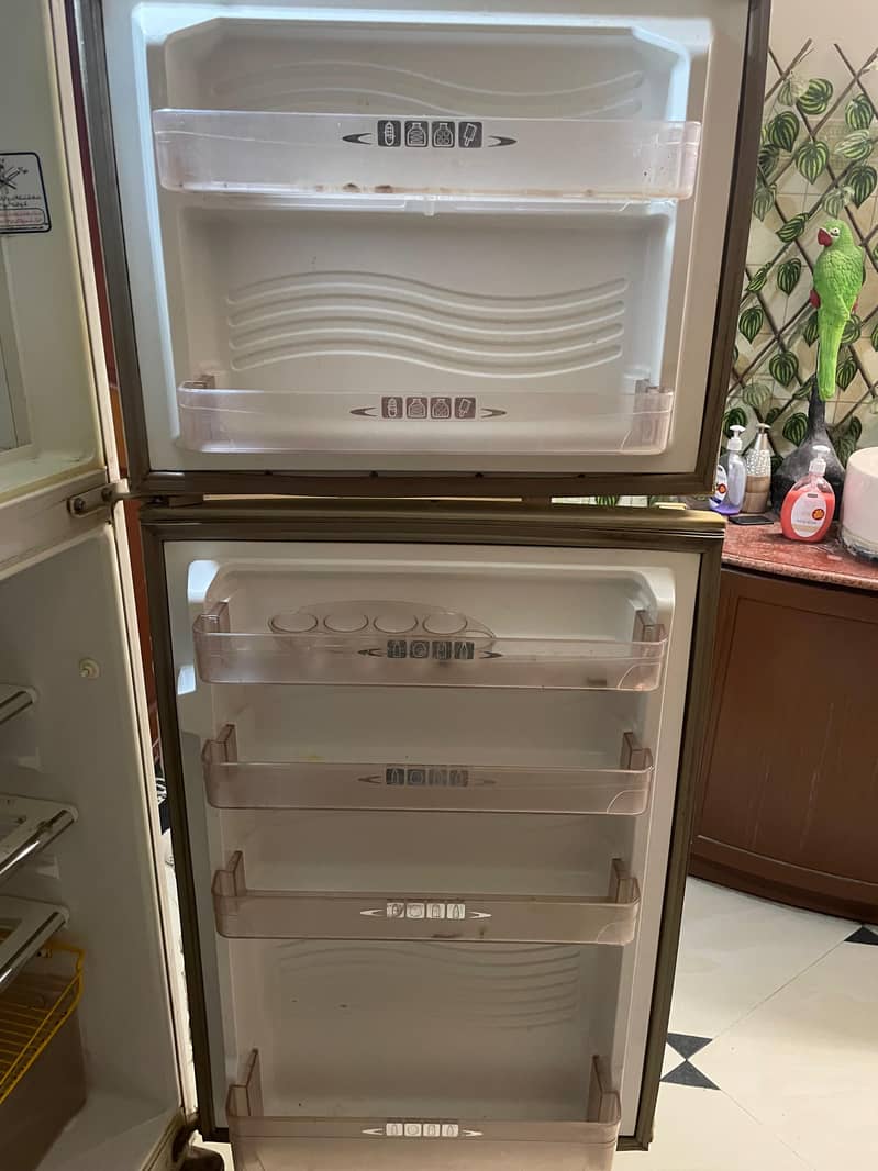 Dawlance fridge good condition 3