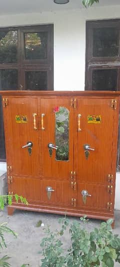 Beautiful 3 Door Safe Almari for Urgent sale