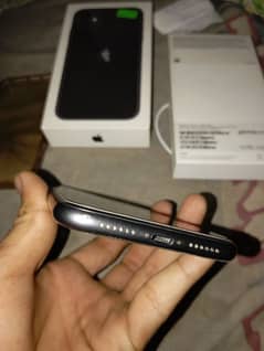 I phone 11 64 GB with box