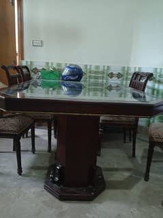 selling my dinning table in good condition with out  chairs