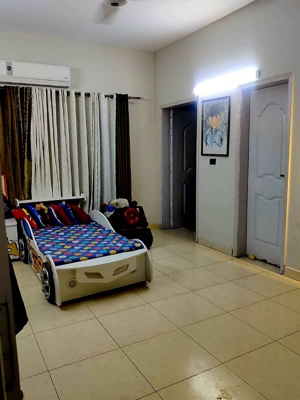 10 Marla Open View Hot Location Flat For Sale 5