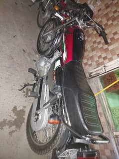 Honda 125 self start is very excellent condition urgent sale