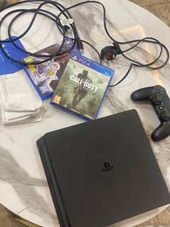 ps4 almost new 500gb storage with 3 games cds/xbox/gaming