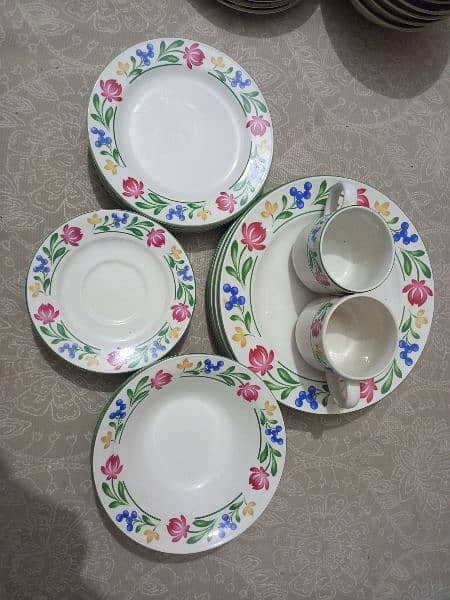 16 pieces dinner set condition 10/10 4