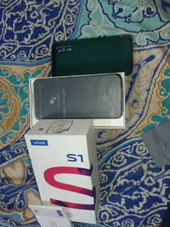 VIVO S1 with box 4/128 (read ad. )