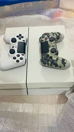 PS4 fat with 2 controllers