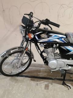 Honda 125 2025 model number laga hua hai black color