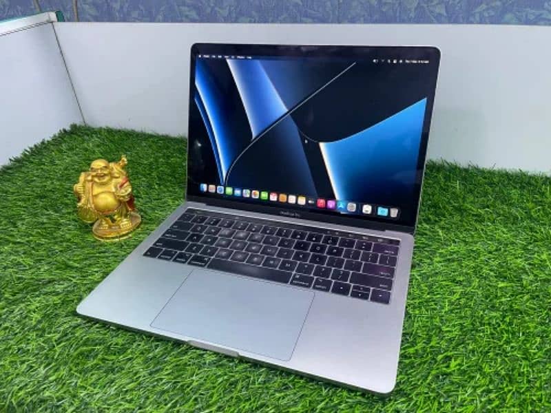 MacBook pro 2017 13inch 16gb 256gb touchbar At OS laptops store 7