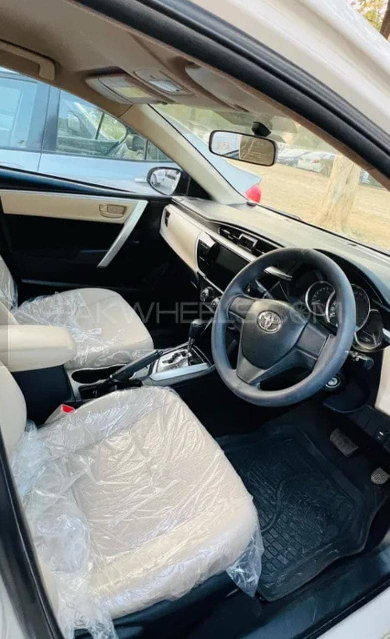 Toyota Corolla GLI 2017 Used 6