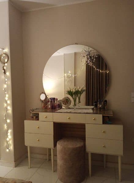 Beautiful dressing table in brand New condition in Affordable price!! 1