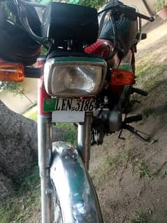 Honda ki achi bike hy