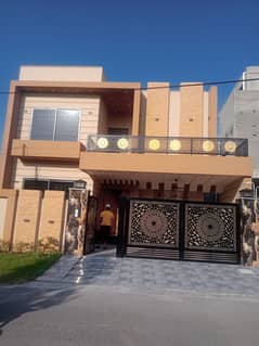 10 Marla Newly Furnished House For Sale Park Facing 0