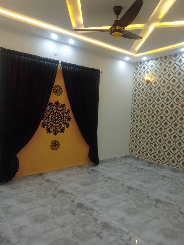 10 Marla Newly Furnished House For Sale Park Facing 12