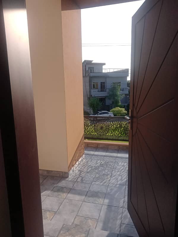 10 Marla Newly Furnished House For Sale Park Facing 26