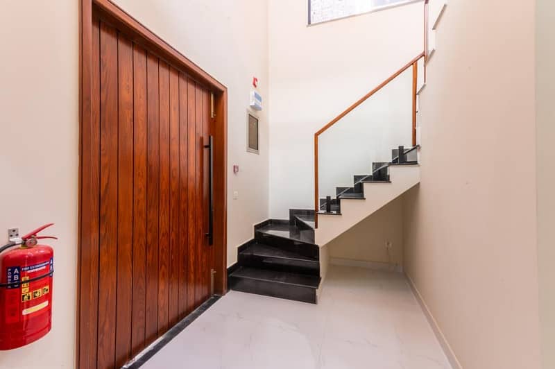 10 MARLA IDEAL LOCATION BRAND NEW HOUSE FOR SALE IN DHA RAHBAR PHASE 1 BLOCK D 11