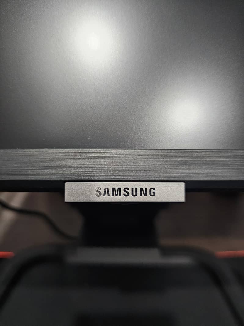 Samsung 27" inch 2K 75hz IPS HDR10+ Borderless Gaming Monitor 15