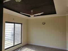 RENTED 40 K 3 BEDROOM 2 WASHROOM GROUND FLOOR WITH OWN GAS ELECTRIC METER INVESTOR RATE