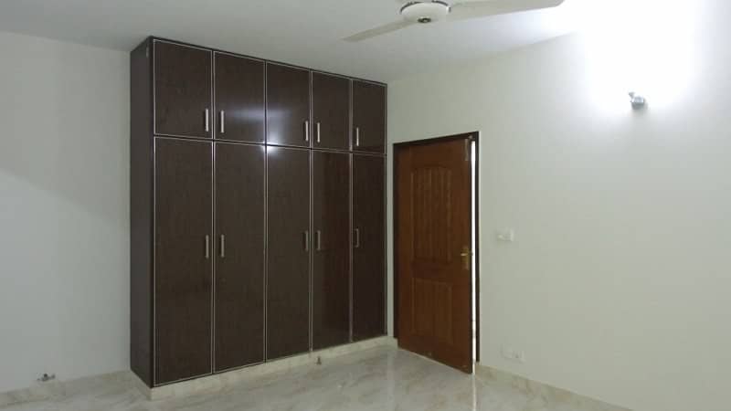 10 Marla 3 Bed Brand New Flat For Sale In Askari 11 Lahore 14