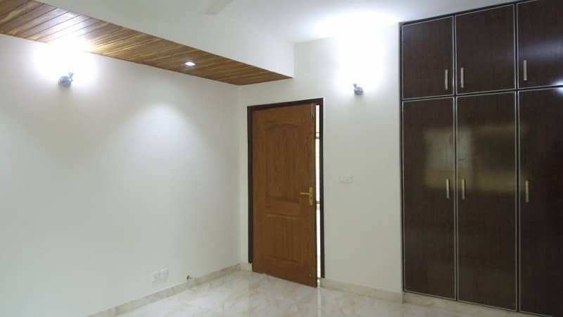 10 Marla 3 Bed Brand New Flat For Sale In Askari 11 Lahore 20