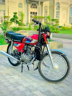 HONDA CG 125CC FOR SALE URGENT CONTACT WHATSAPPP,,03298723763