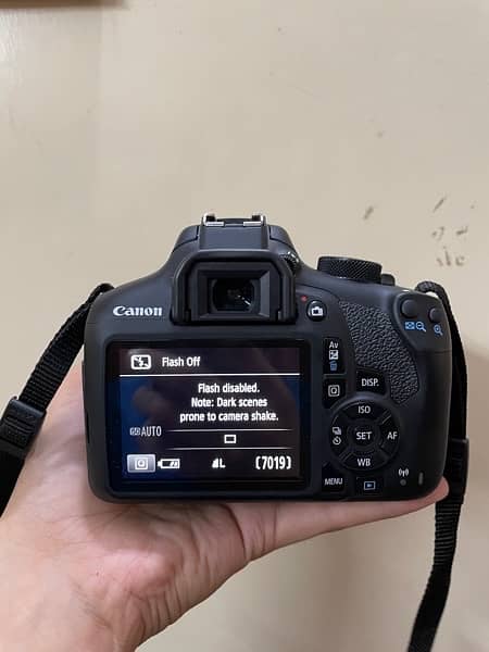 Canon 1300d DSLR in 10/10 condition 3