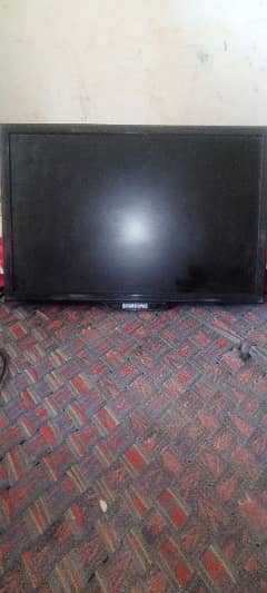 led tv 17 inch for sale remot and box sath