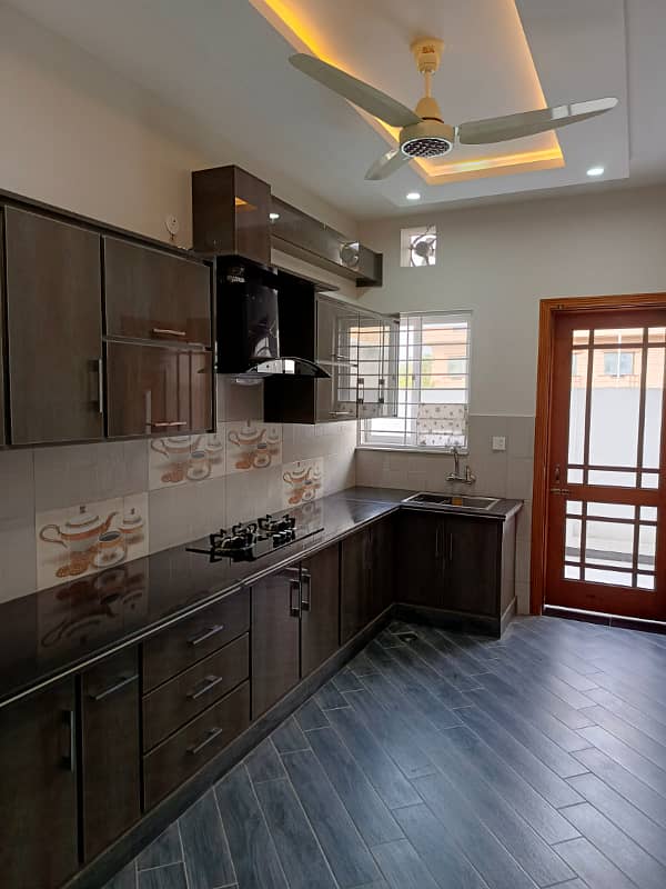 1 Kanal Upper Portion For Rent In G-13 Islambad 1