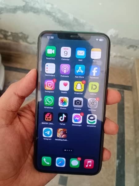 Apple i phone 11 pro max 4