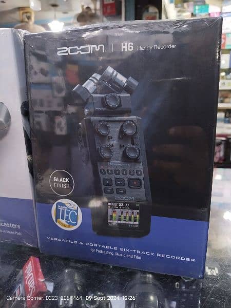 Zoom P4 Audio Interface 4Xlr and Zoom H6 1