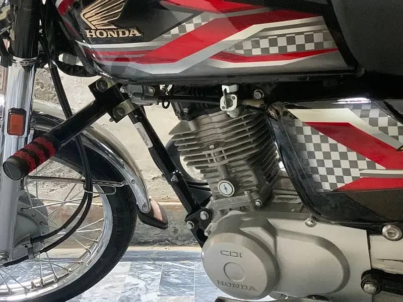 Honda CG 125 2024 4