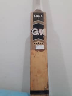 urgent sale negotiable price GM bat with batting pads