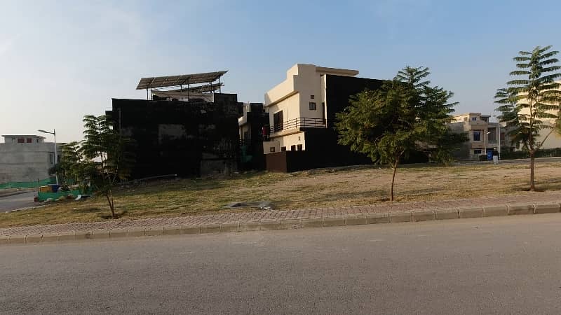 Five Marla Residential Plot For Sale In Behria 8 7