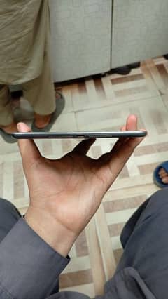 ipad mini 5 with box charge no scratch 10/10 condition