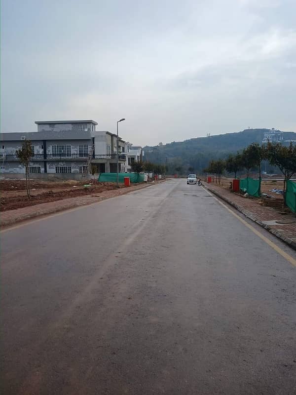 Bahria enclave sector M 1 kanal
plot for sale murree view sun facing plot 1