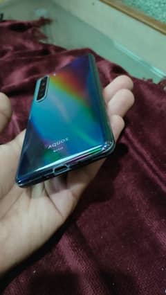 aquos r5g (12,256)