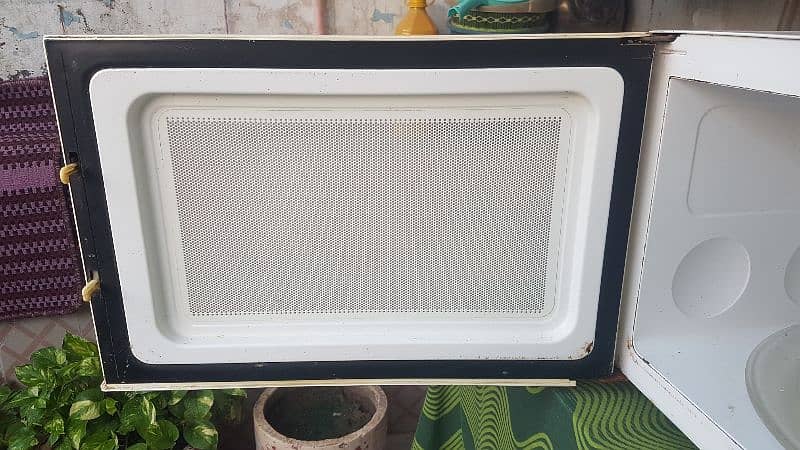 Dawlance Microwave oven for sale. 3