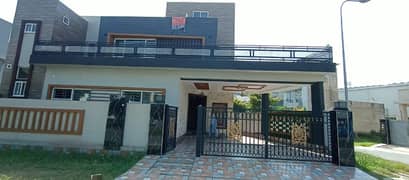 10.50 MARLA FACING PARK,IDEAL LOCATION CORNER HOUSE FOR SALE IN DHA RAHBAR BLOCK A