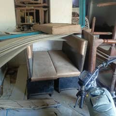 hotal ka chir sofa for sale ha jes bhai ny lna ho rabta kre