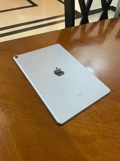 iPad Pro 10.5 inch 120 hz cellular 10/10