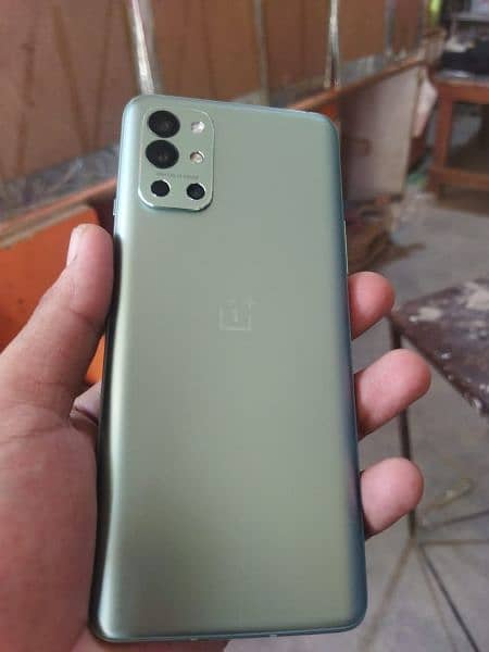 OnePlus 9r 12/256 look like new 5