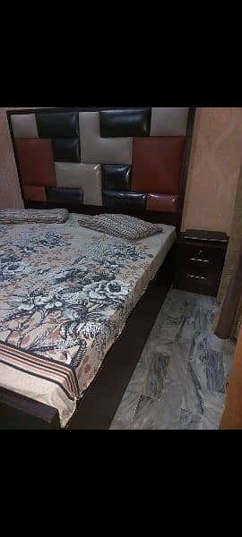 king size bed with mattress n one side table 4