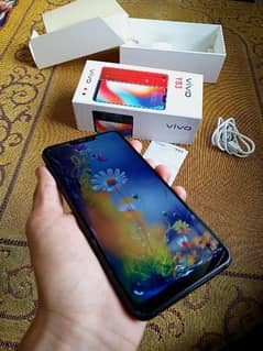 Am selling vivo y83 with complete box