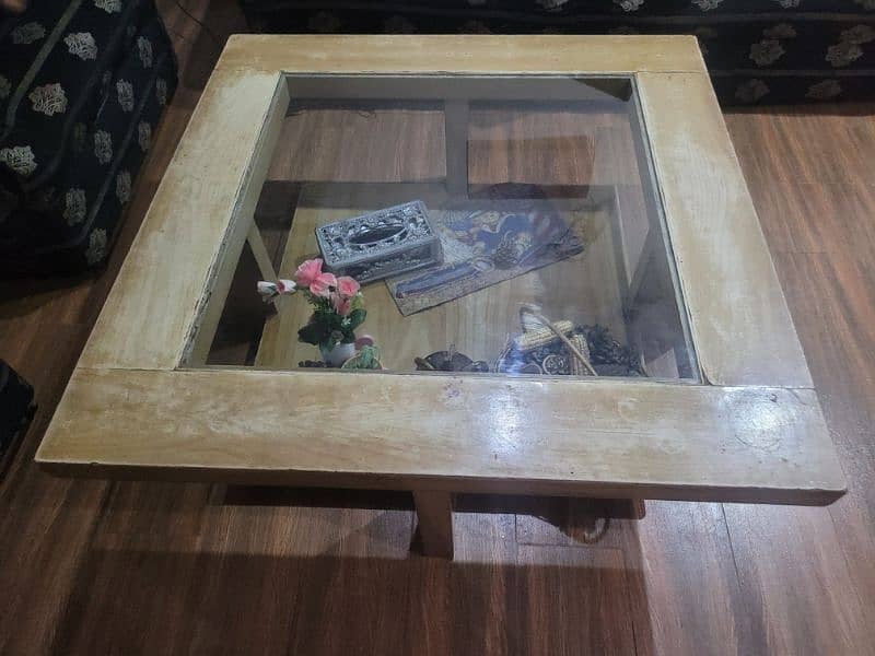 center table in good condition 1