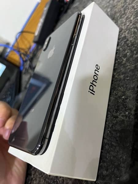 i phone xs Max Pta Approved 64 Gb 3