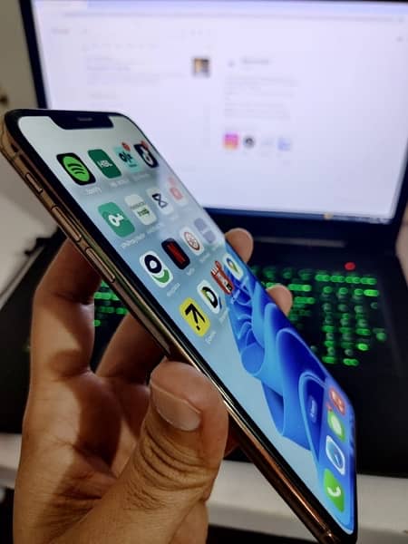 iphone xs max 1