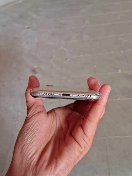 iPhone X 10/10 condition ok factory unlock ha 4