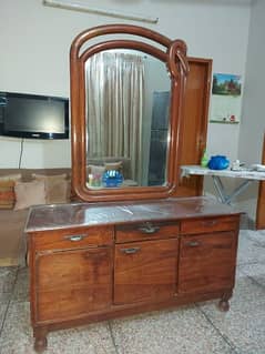 Good condition dressing table | Old fashioned